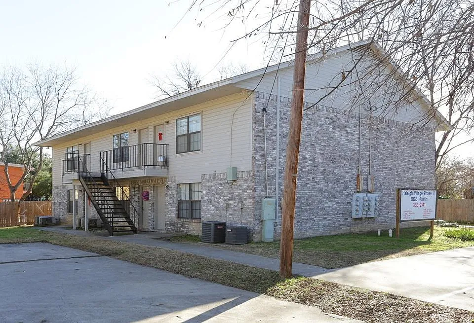808 N Austin St #9