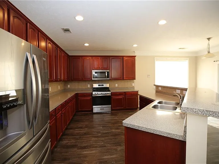 173 Parkmont Ct — Photo 4