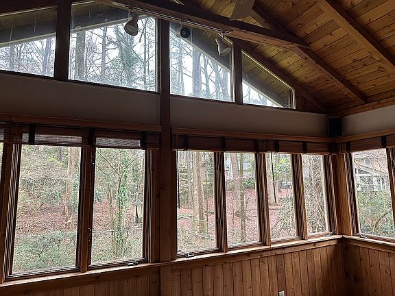 4th image of 1571 Rochelle Ct