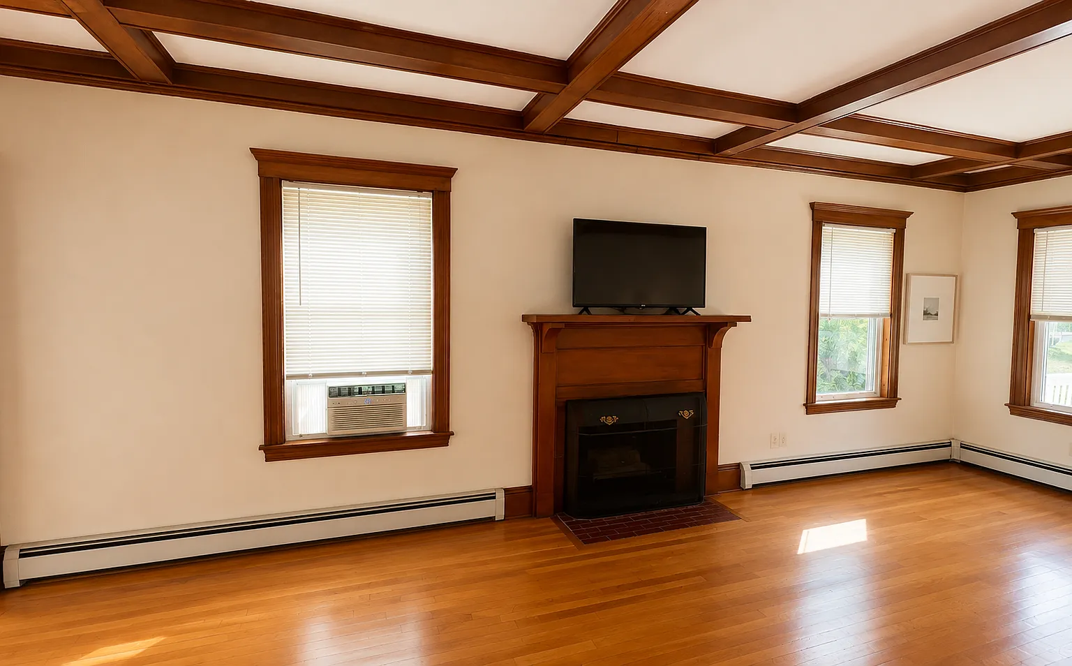 3 bed, 9999 sqft, $3,200 — Photo 2