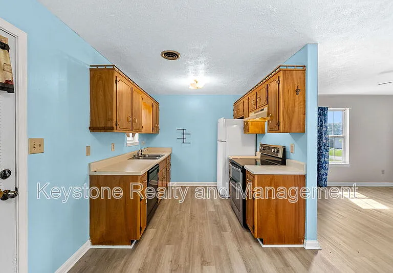405 Eddy St — Photo 5