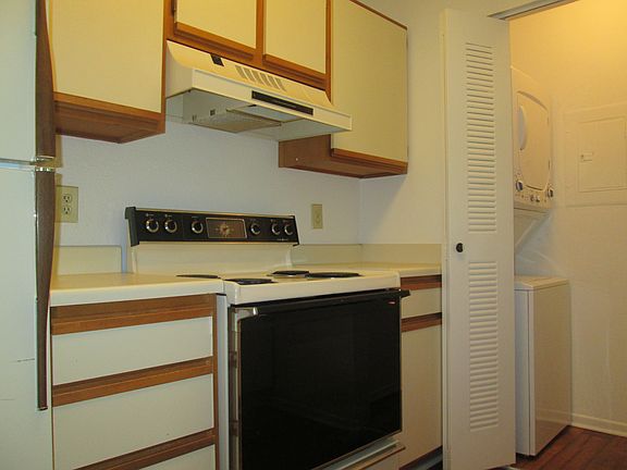 Kitchen & Laundry
