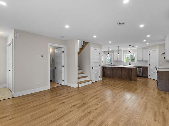 5th image of 21 Devaughn Street