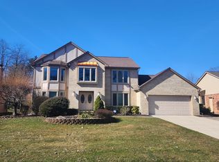 754 Stanford Cir, Rochester Hills, MI 48309