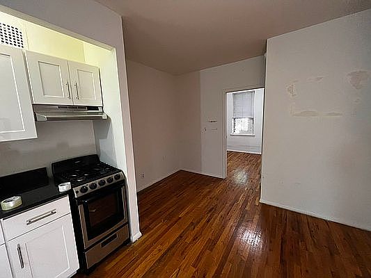 4th image of 235 E 82nd St APT 5D