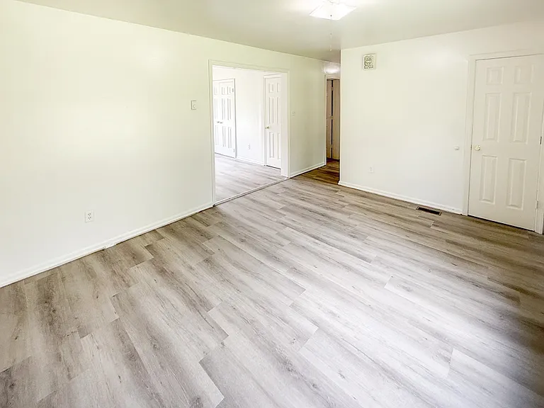 496 Lancaster Creek Dr — Photo 10