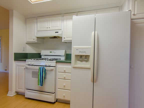 3rd image of 9832 Millwood St