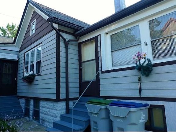 3rd image of 723 E Wright St