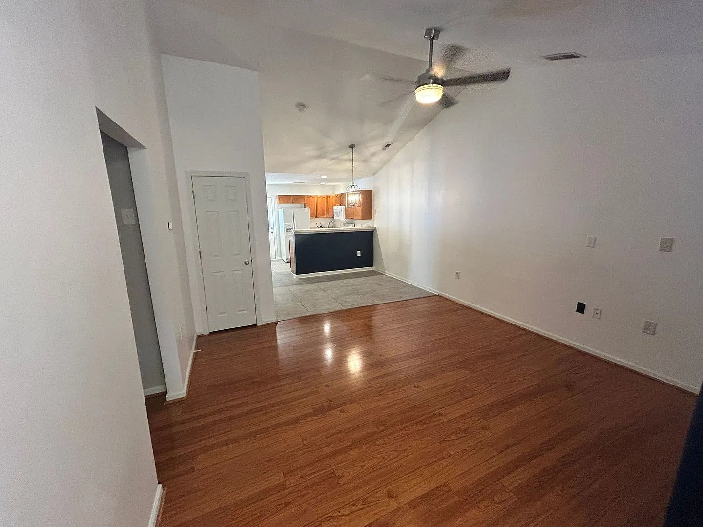 2-Bedroom Townhome In Olde Towne Community Rent Special: 1/2 Off First Month's Rent — Photo 4