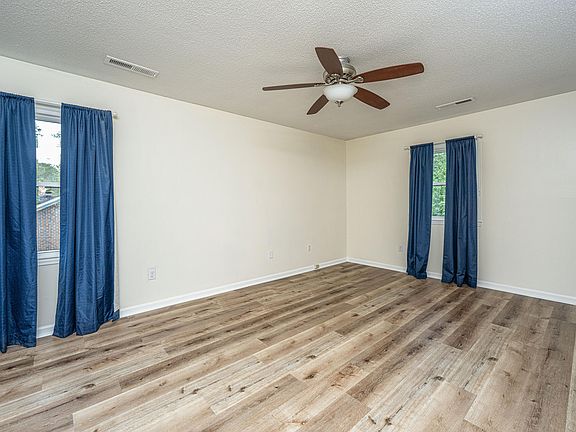 5th image of 106 Dunmow Dr