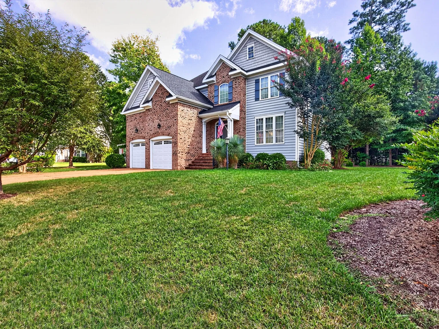 4 bed, 2.5 bath, 2550 sqft, $3,000 — Photo 3