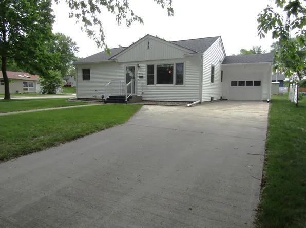 302 S 12th St, Montevideo, MN 56265