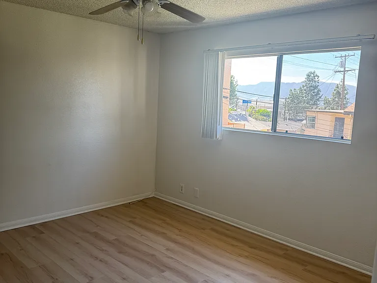 452 E Cypress Ave #C — Photo 4