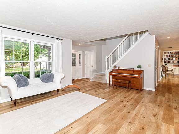 4th image of 10992 Woodward Dr