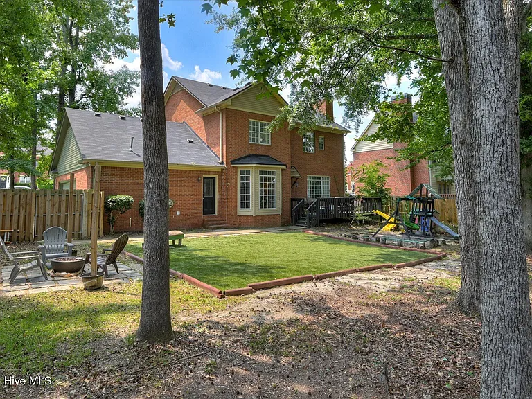 1084 Severn Dr — Photo 33