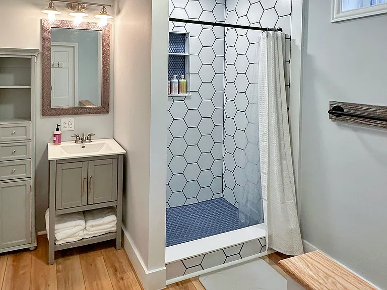Suite Bathroom