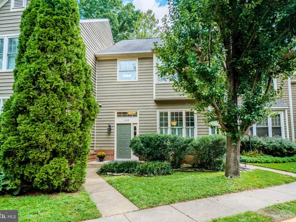 1213 Weatherstone Ct, Reston, VA 20194