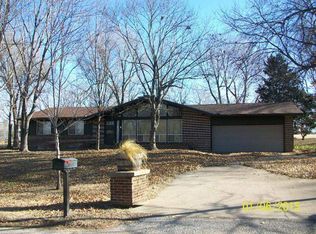 706 S Forewood Dr, Arkansas City, KS 67005