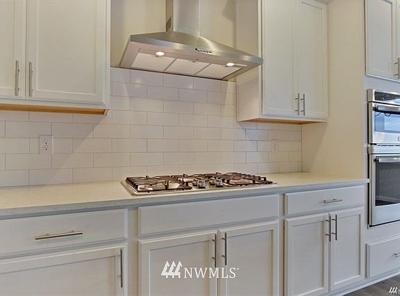 5th image of 2622 83 Avenue Ct E