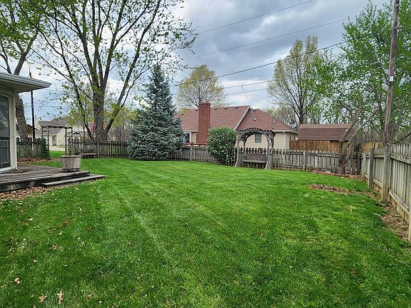 5th image of 2929 Bel Air Dr