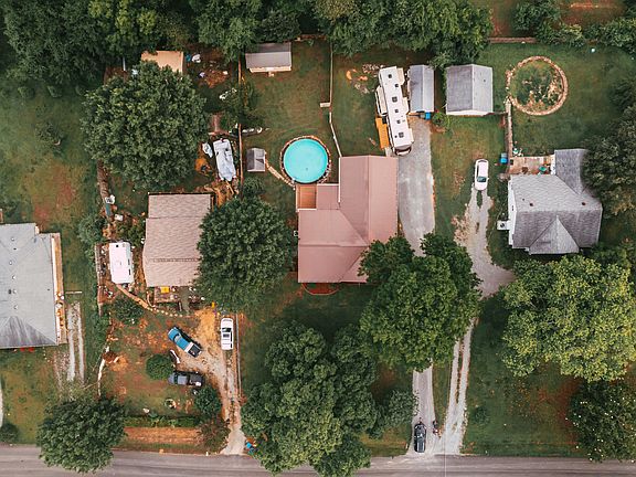 5th image of 120 Fern Ave