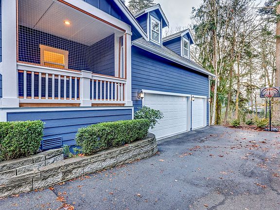 3rd image of 2215 Douglas Dr NE