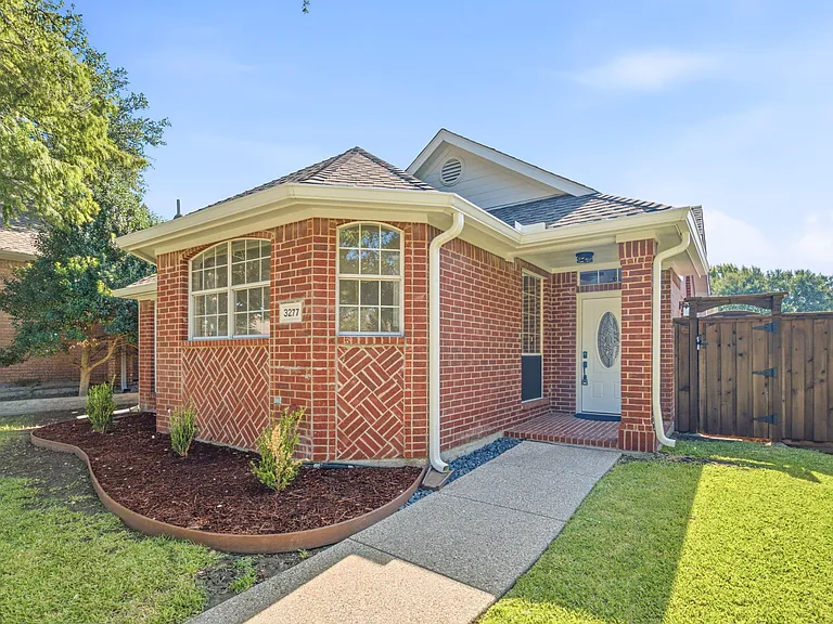 3277 Green Ct — Photo 2