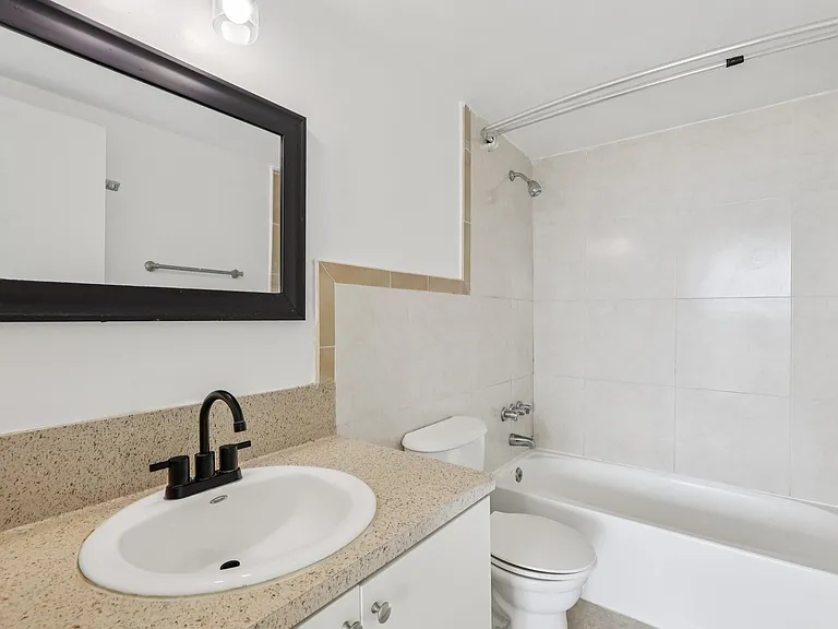 1 Bed 1.5 Bath Unit
