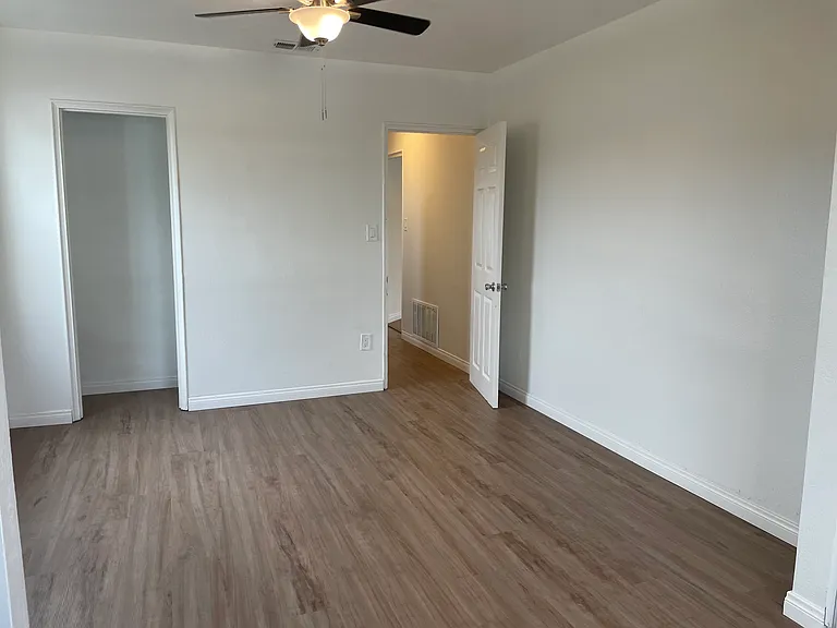 422 Church Ave — Photo 5