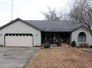 243 Country Estates Dr, Mitchell, IN