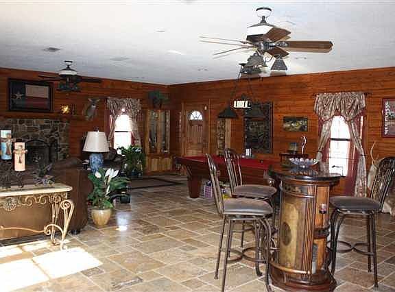 4th image of 903 Justin Ln