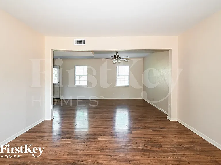 3002 Harlan Dr — Photo 2