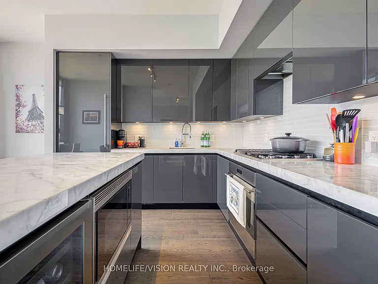 629 King St W #Penthouse 1415 — Photo 17