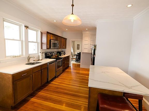 4th image of 34 Essex Ave #2