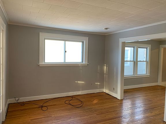 3rd image of 267 Stafford Ave