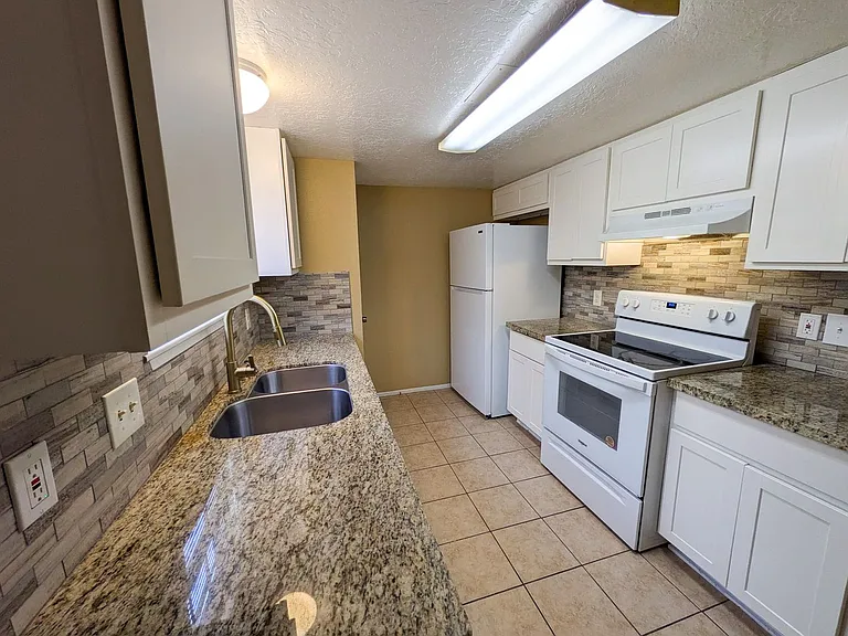 2700 N 16th St #21 — Photo 6