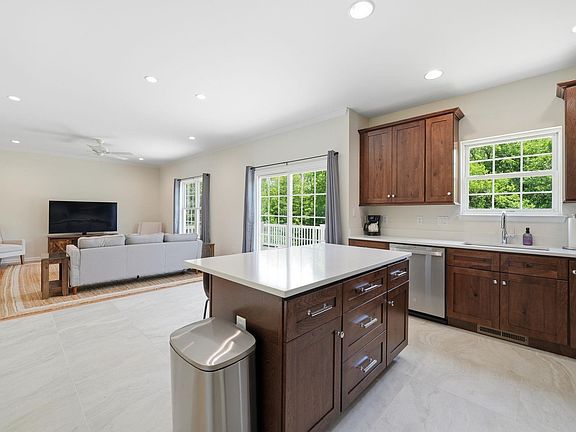 3rd image of 830 Racoon Rdg