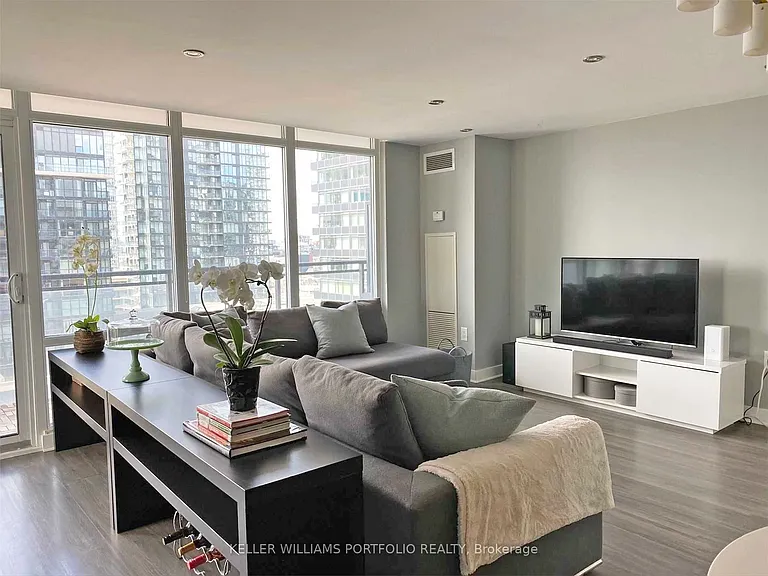 4K Spadina Ave #1618 — Photo 4