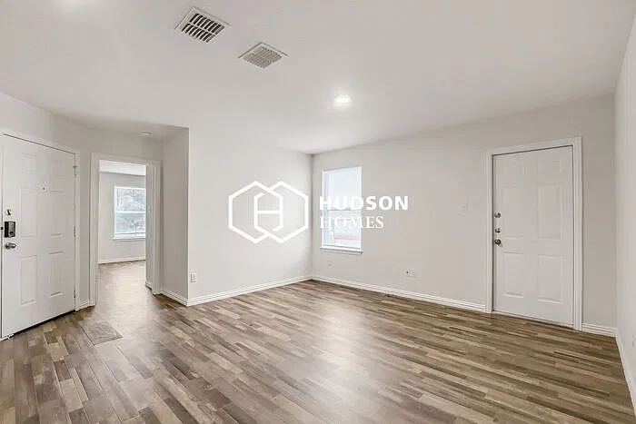 3 bed, 2.0 bath, 872 sqft, $1,500 — Photo 4