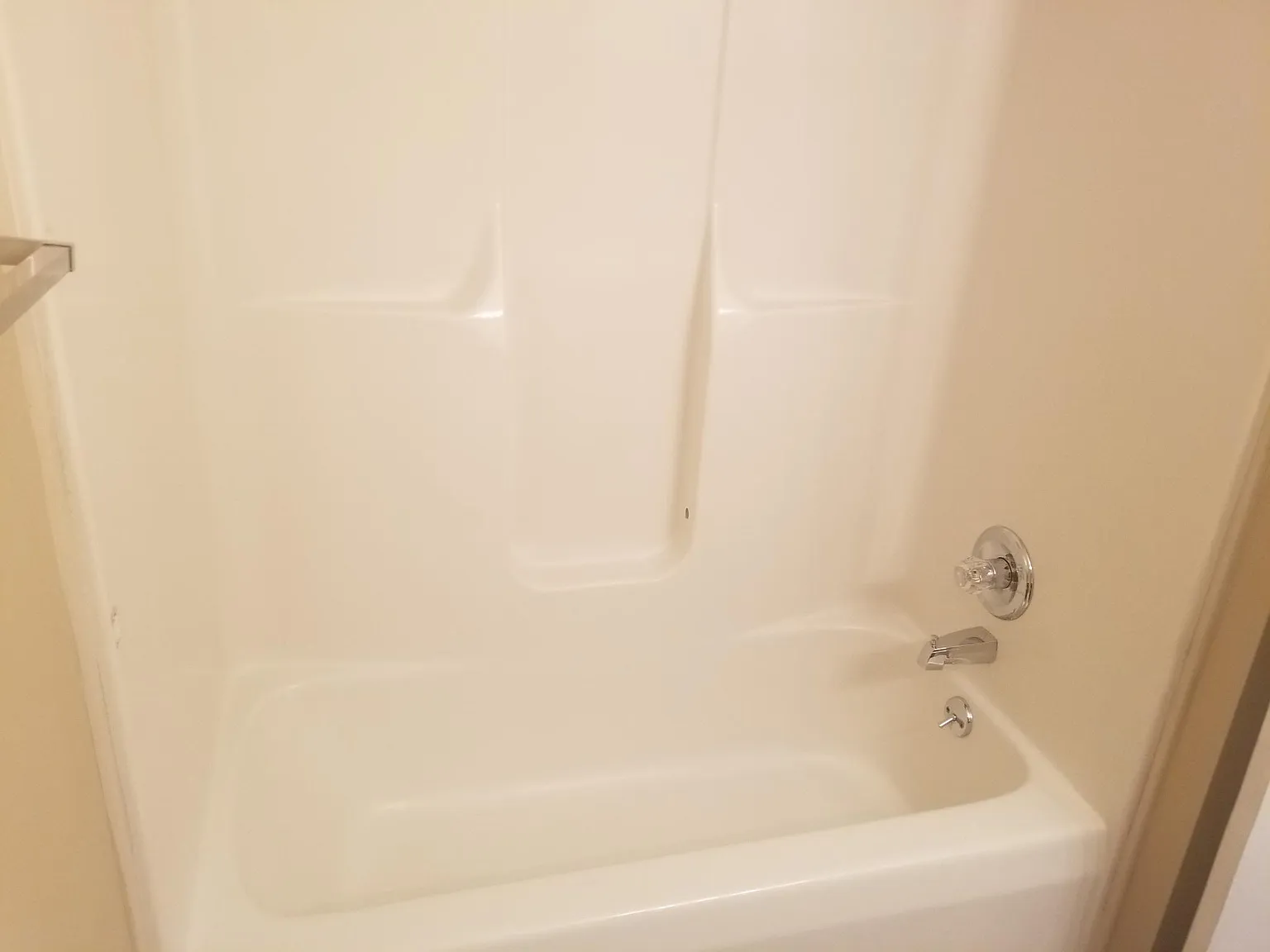 2 bed, 1.5 bath, 1040 sqft, $900 — Photo 3