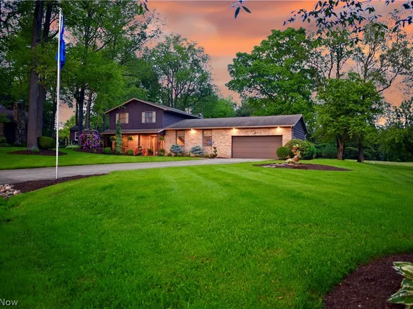 1563 Lomalinda Cir NW, Uniontown, OH 44685