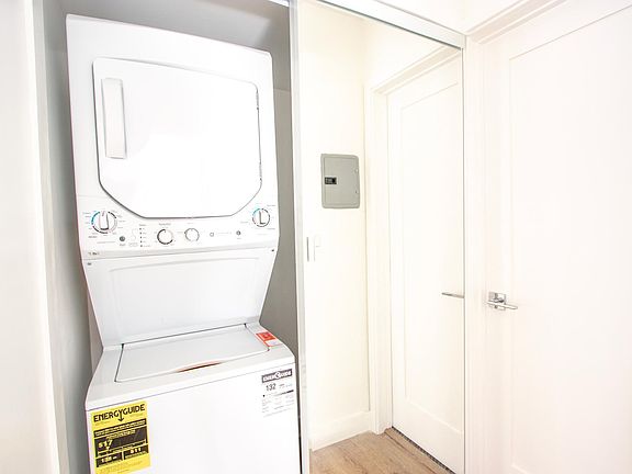 5th image of 937 N Orange Grove Ave #635b58da8