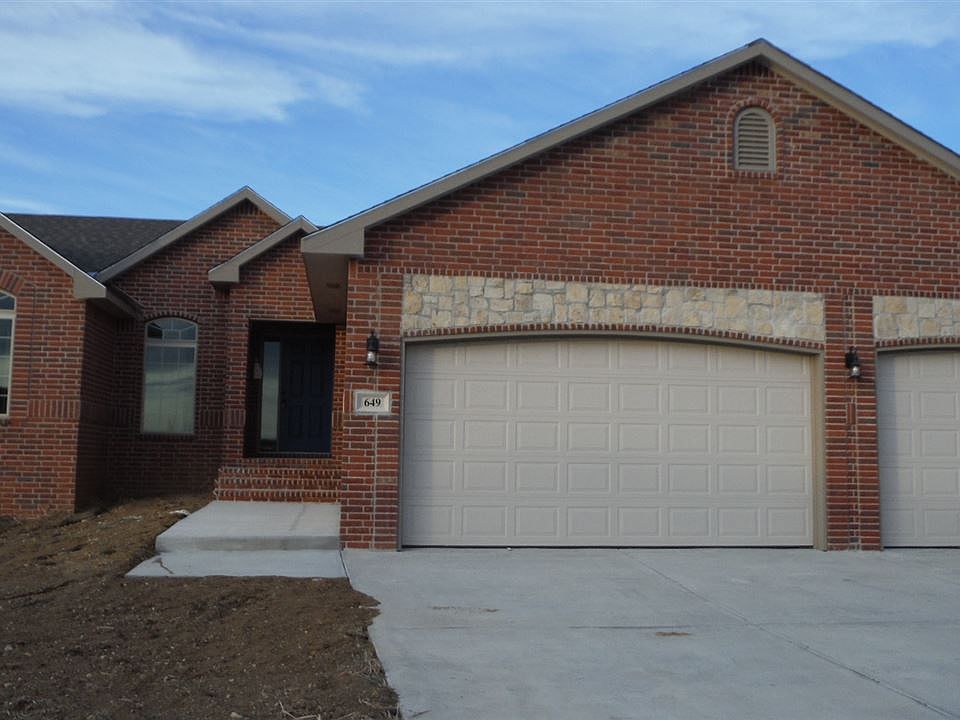 1st image of 649 S Cherrywood Cir