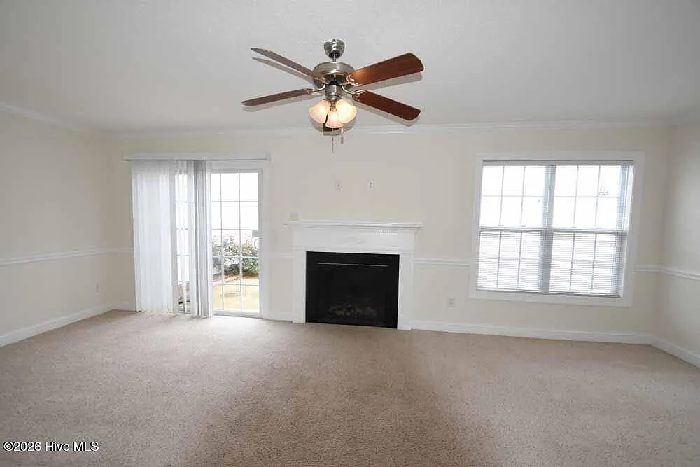 3 bed, 2.5 bath, $1,500 — Photo 2