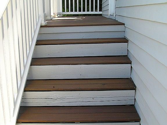 steps to front porch