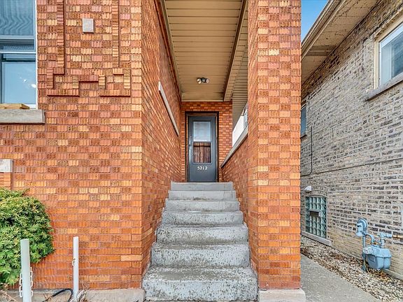 4th image of 5212 W Newport Ave