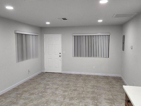4th image of 3629 W Savanna St #200