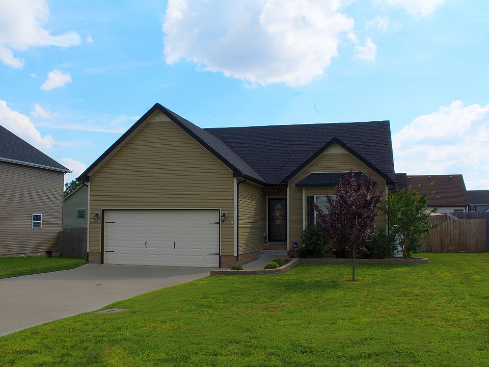 1st image of 576 Tracy Ln