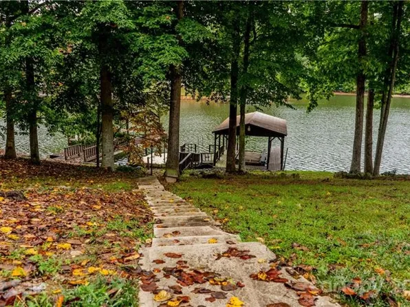 671 Wood Hollow Rd, Taylorsville, NC 28681