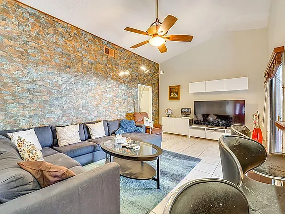 3 bed, 2174 sqft, $2,895 — Photo 3